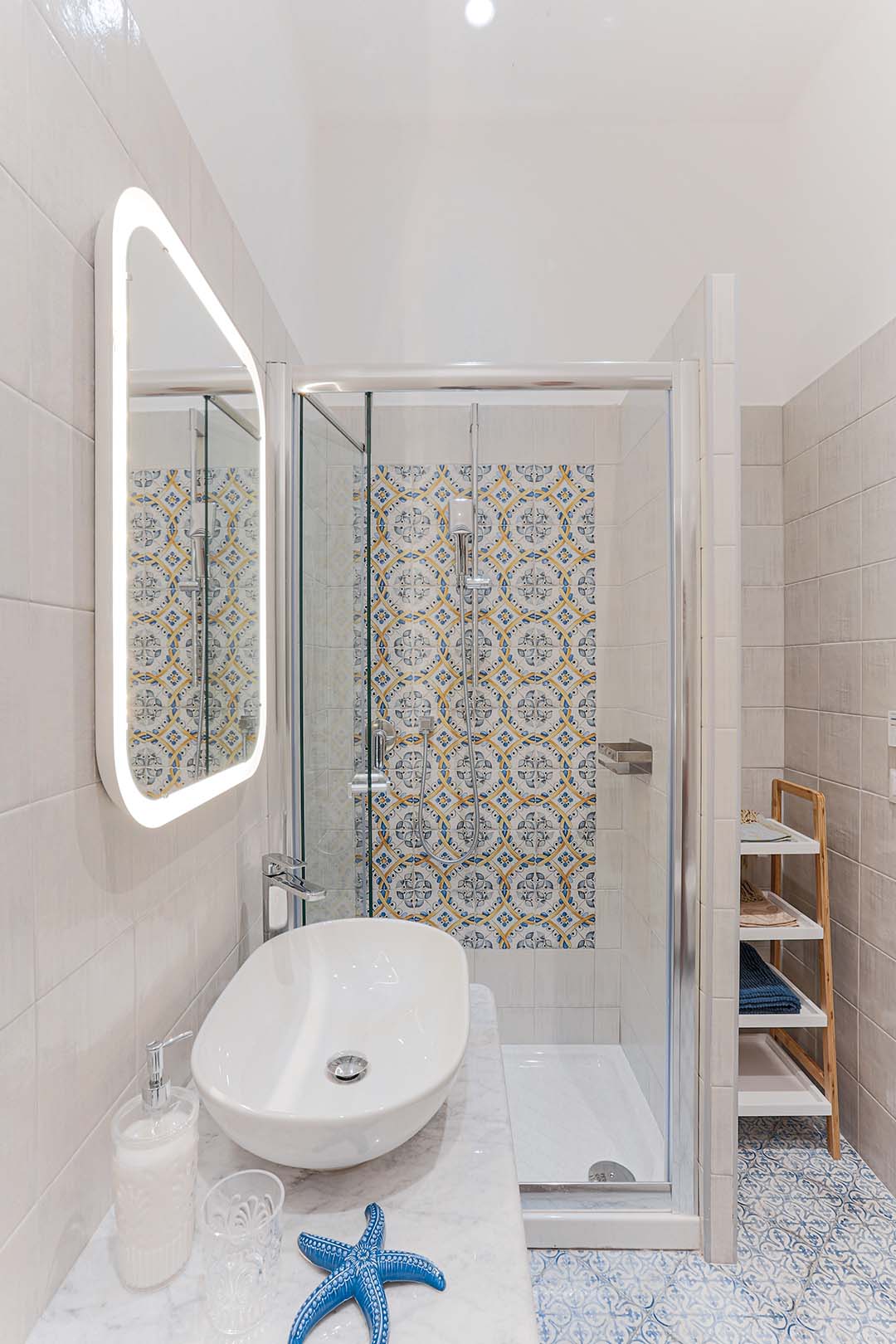 Bathroom with shower in Amoredimare B&B, Sorrento, Marina Grande