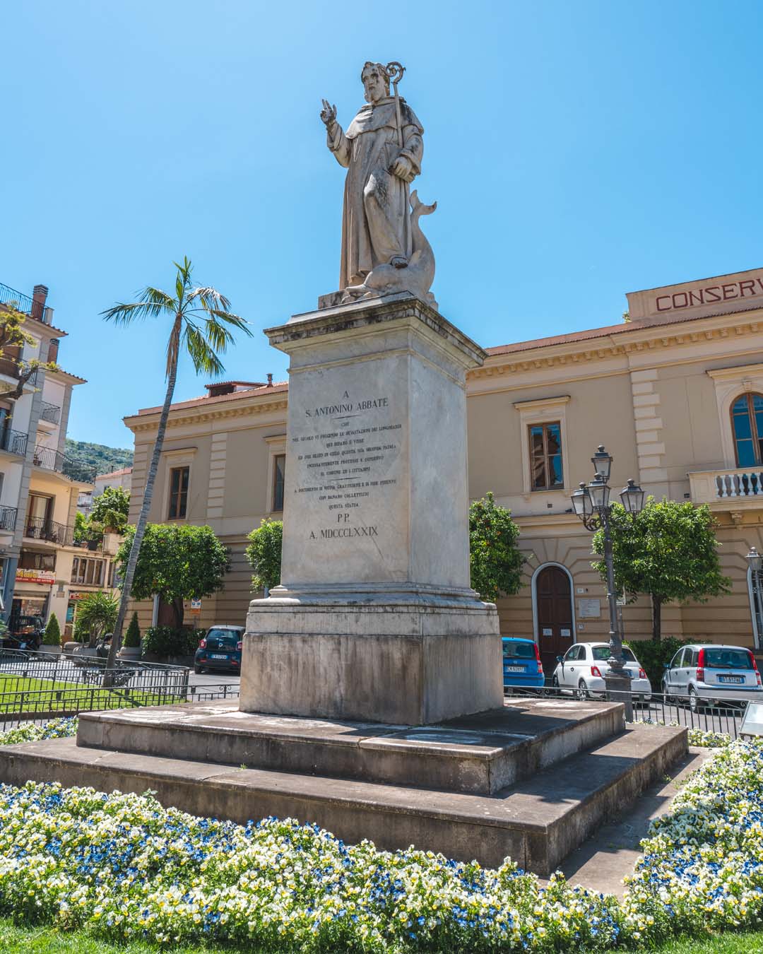 Piazza Sant'Antonino a Sorrento Piazza Sant'Antonino a Sorrento