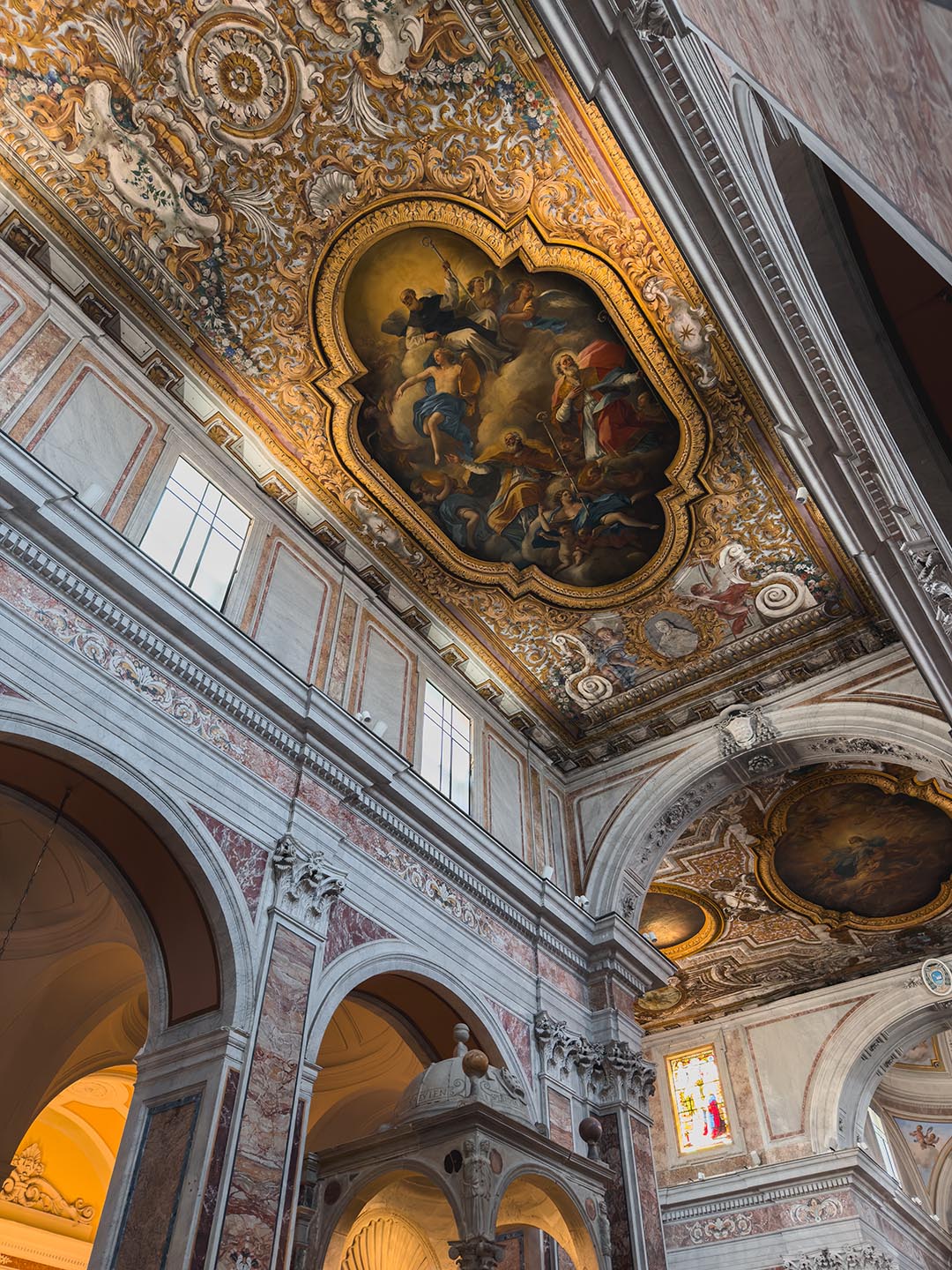 Interno della Cattedrale dei Santi Filippo e Giacomo a Sorrento